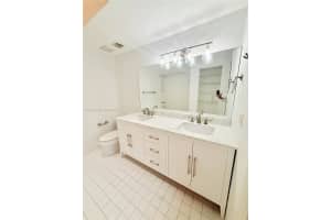 261 Navarre Ave C-8 Coral Gables, FL 33134 - MLS#A11848547