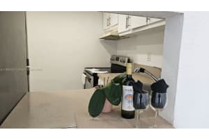 4550 Nw 9th St 709e, Miami