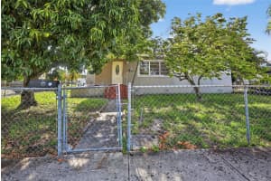 3581 W 2nd Ave Hialeah, FL 33012 - MLS#A11848586
