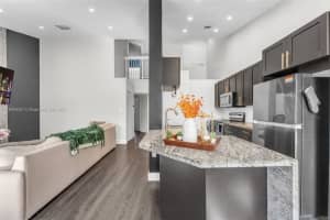 14014 Sw 91st Ter 14014, Miami