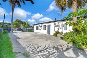 1490 Ne 147th St Miami, FL 33161 - MLS#A11848676