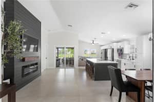 20530 Sw 1st St, Pembroke Pines