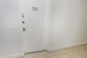 9001 Sw 77th Ave C304, Miami
