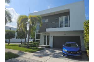 9820 Nw 75th St, Doral