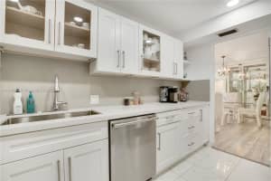 20301 W Country Club Drive 526, Aventura