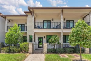 4952 Nw 83rd Path, Doral