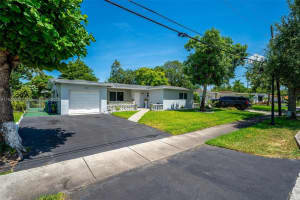 1420 Nw 56th Ave, Lauderhill