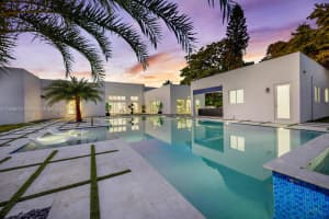 11220 Sw 95th St, Miami