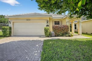 8800 Lake Park Cir N, Davie