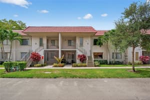 16210 Laurel Dr 203, Weston