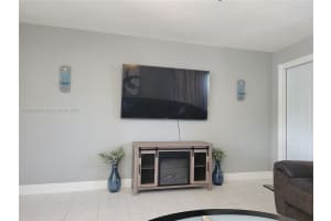 2560 NE 8th Ter, Pompano Beach, FL 33064 - MLS#A11849258