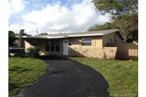 6881 Sw 6th St, Pembroke Pines