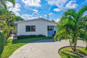 250 NW 61st Ave, Miami, FL 33126 - MLS#A11849333
