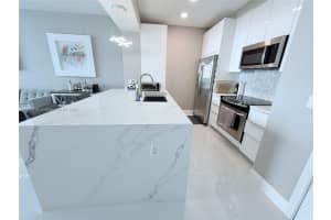 951 Brickell Ave 3402 Miami, FL 33131 - MLS#A11849388