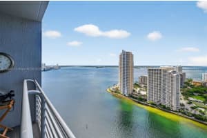 335 S Biscayne Blvd 3501, Miami