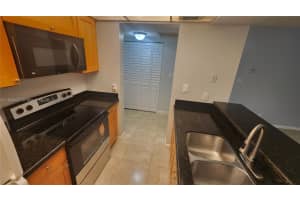 8100 Geneva Ct 340, Doral
