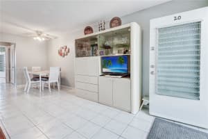 800 SW 10th Terrace APT 20T, Hallandale Beach, FL 33009, - MLS#A11849458
