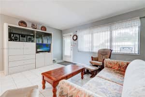 800 SW 10th Terrace APT 20T, Hallandale Beach, FL 33009, - MLS#A11849458