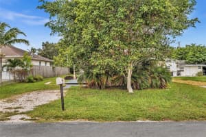 520 N 60th Way 1 Hollywood, FL 33024 - MLS#A11849468