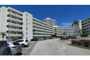 3030 Marcos Dr T409, Aventura