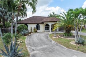 12920 Sw 220th Ter Miami, FL 33170 - MLS#A11849750