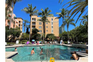19501 E Country Club Dr 9602, Aventura