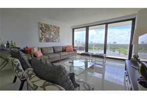 3731 N Country Club Dr 1825, Aventura