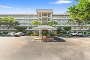 3970 Oaks Clubhouse Dr 104, Pompano Beach