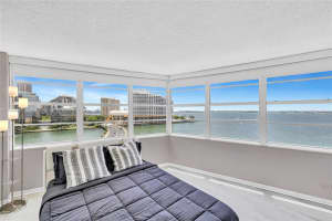 801 Brickell Bay Dr 970, Miami