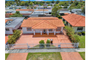 330 W 48th St, Hialeah