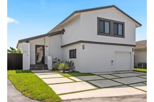 970 Nw 106th Ave Cir, Miami