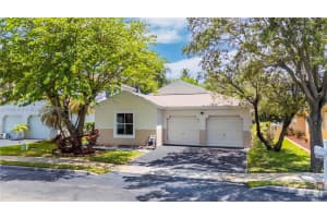 301 NW 207th Ave, Pembroke Pines, FL 33029 - MLS#A11850123