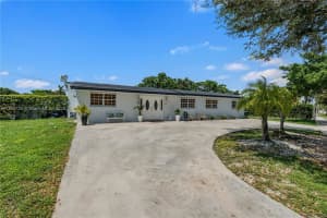 10351 SW 49th St, Miami, FL 33165 - MLS#A11850125