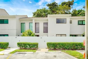 658 NE 195th St, Miami, FL 33179 - MLS#A11850355