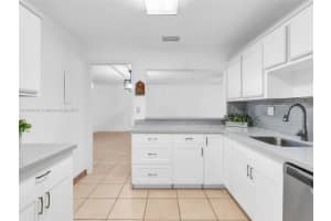 8102 Sw 81st Ter, Miami