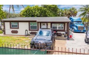 901 Nw 34th Ter Lauderhill, FL 33311 - MLS#A11850456