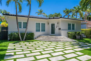 525 Lakeview Dr Miami Beach, FL 33140 - MLS#A11850519