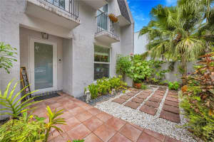 9751 SW 92nd Ter, Miami, FL 33176 Sold 12/10/25