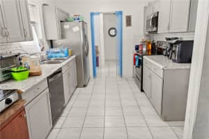 121 Sw 28th Ter Fort Lauderdale, FL 33312 - MLS#A11850582