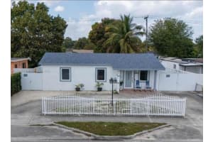 3880 E 10th Ave, Hialeah