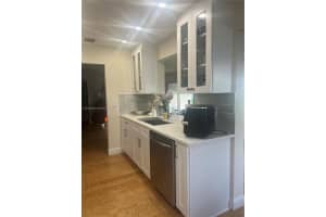 8221 Nw 14th St, Plantation