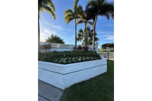 214 Lake Pointe Dr 202, Oakland Park
