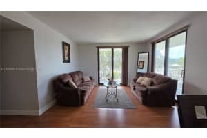 901 Hillcrest Dr 215, Hollywood