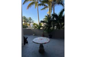 2000 Biarritz Dr 202 Miami Beach, FL 33141 - MLS#A11850866