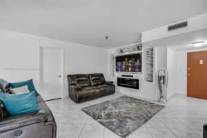 661 NE 195th St 312, Miami, FL 33179 - MLS#A11850890