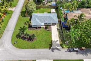 110 E Windsor Rd E Jupiter, FL 33469 - MLS#A11850896