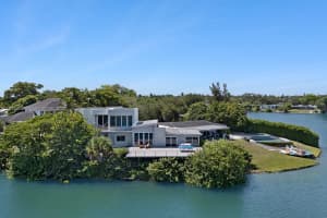 2070 Ne 194th Ter, North Miami Beach
