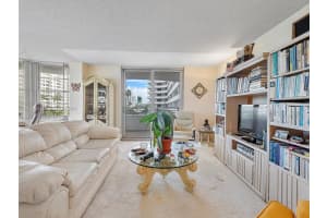 5555 Collins Ave 4S, Miami Beach, FL 33140 - MLS#A11850995