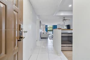 600 Parkview Dr 227, Hallandale Beach