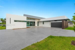 12190 Nw 6th St, Miami